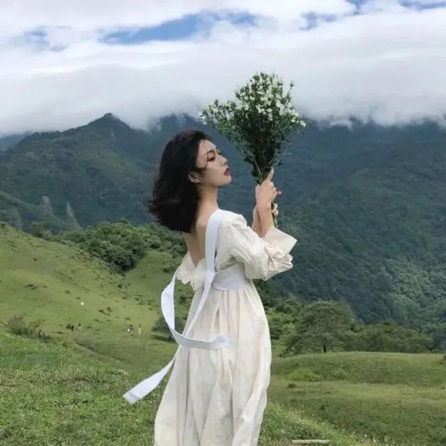 个性十足    徒手摘星，个性十足的签名（偷看两个少年徒手摘星图片）