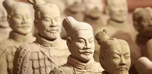 兵马俑是什么做的，陕西兵马俑是什么做的（千人千面的兵马俑）