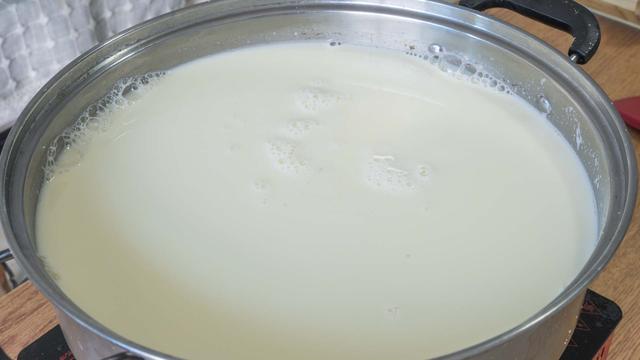 一斤黄豆能做几斤豆腐，做豆腐一斤黄豆几斤水（2斤黄豆出8斤豆腐）