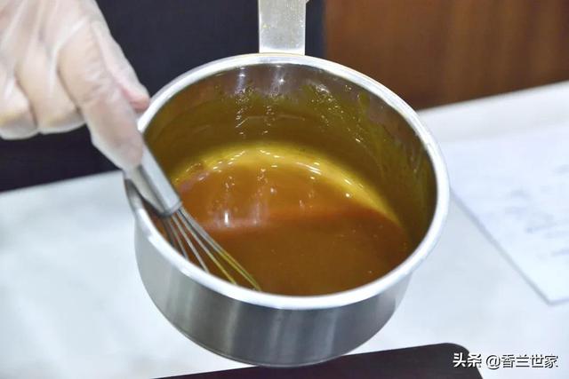 如何制作美味的咖啡蛋糕，如何制作美味的咖啡蛋糕步骤（咖啡焦糖杯子蛋糕）