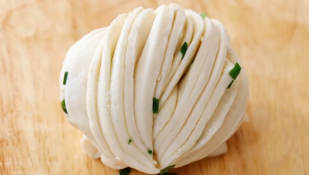 图片[6]-【香葱花卷】做法步骤图 柔软多层 比油条还要好吃-起舞食谱网