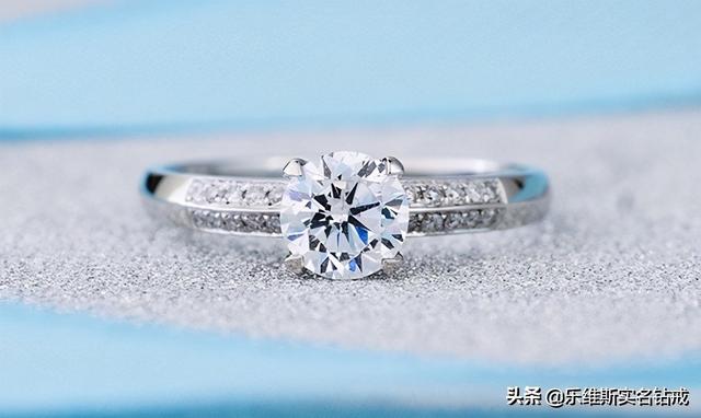 关于砖戒的寓意，钻戒对戒区别（男士如何选购优质钻戒）