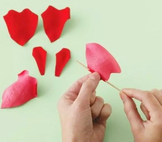 如何折漂亮的玫瑰花，怎样折玫瑰花简单又漂亮（几款纸玫瑰花折叠方法）