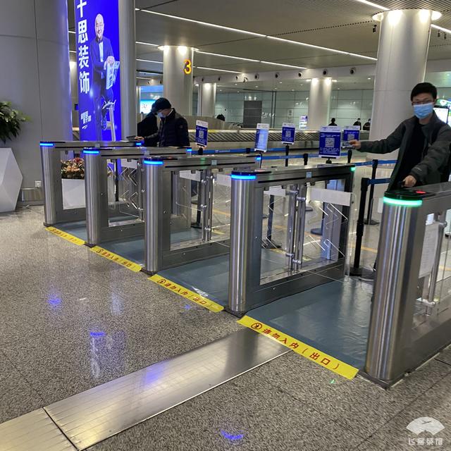 航空公司白金卡需要多少钱，国航白金卡标准（机票含税400块）