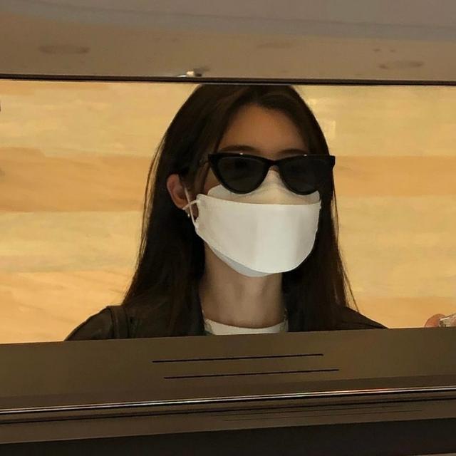 小众女头/8张，微信头像，小众女头/8张（小众女头丨他在身后）