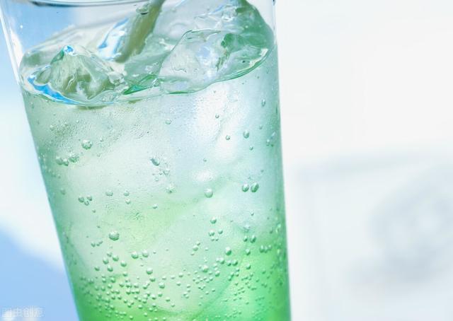 鲜奶茶对身体有害吗，喝鲜奶茶对身体会不好吗（多喝奶茶对身体健康有危害）