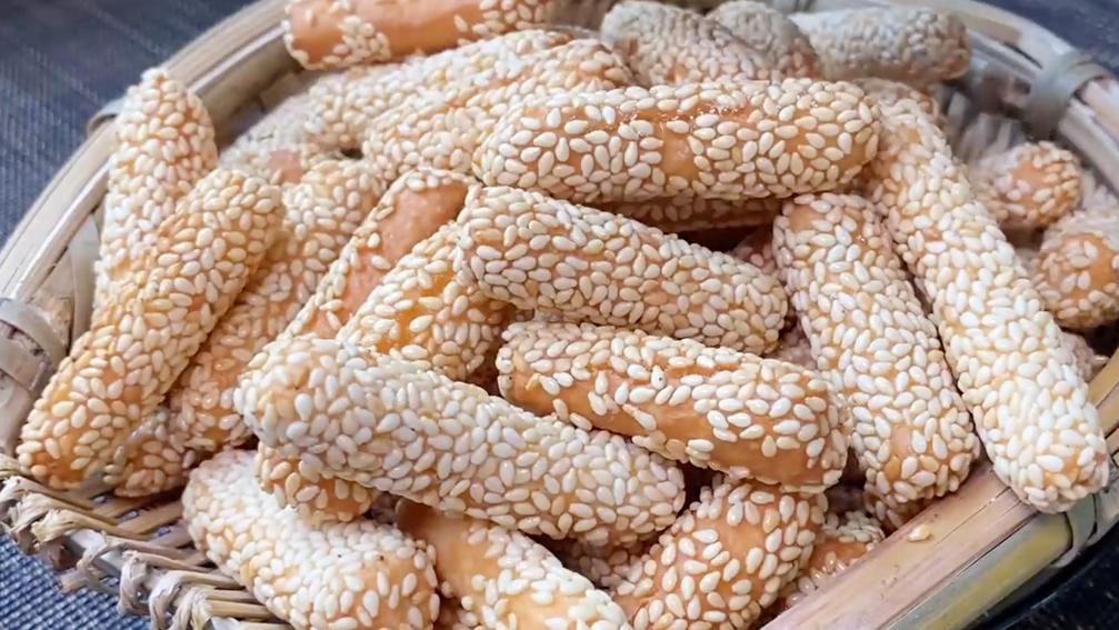 【芝麻条】做法步骤图 教你在家做 香甜酥脆特简单-起舞食谱网