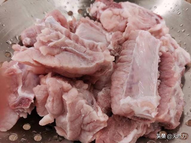 萝卜排骨汤的功效，白萝卜排骨粥的功效（排骨可以熬粥吗）