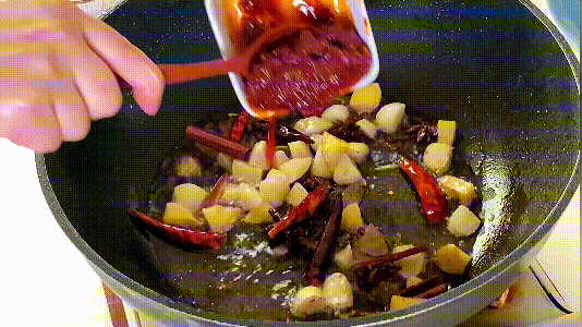 香辣梭子蟹的做法，秘制香辣梭子蟹的做法步骤是什么（秘制香辣蟹这样做才正宗）