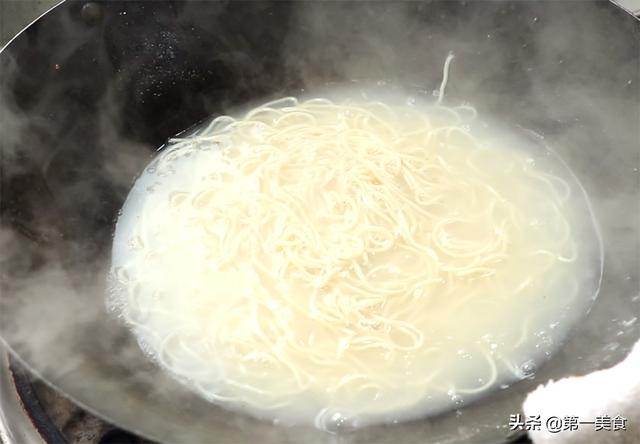 正宗红油小面的做法，家常小面怎样做才麻辣又好吃