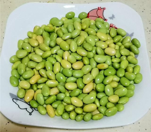 毛豆米怎么做好吃，五香毛豆米怎么炒好吃（毛豆别光用来炒着吃了）