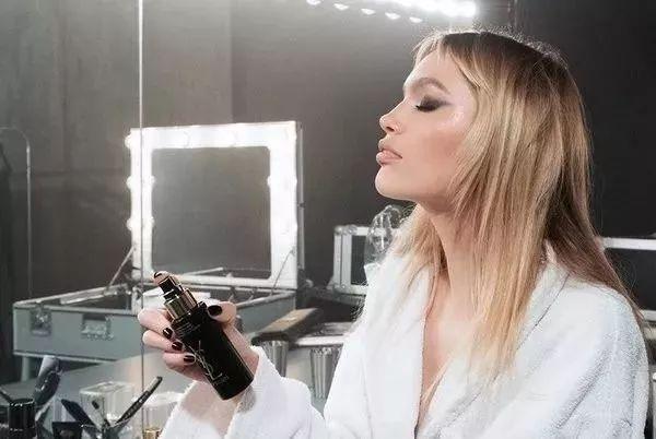 薇姿喷雾怎么用，薇姿喷雾保质期多久（原来夏日大喷还可以这样用）