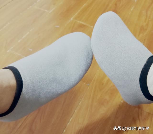 如何制作手工娃娃的袜子，裁衣服剩余的零碎布头不要扔