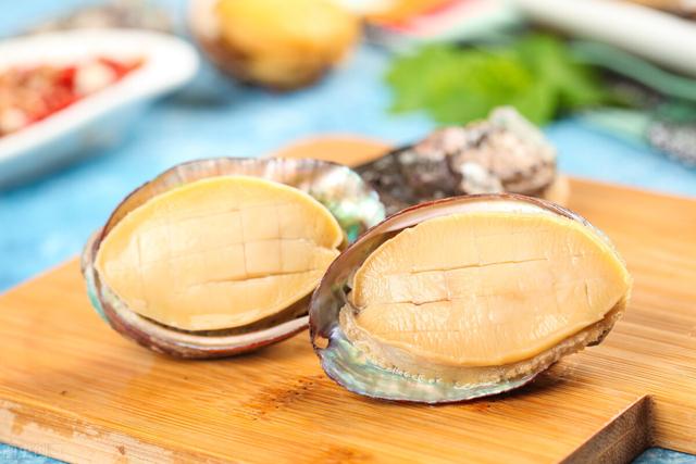 鲍鱼死了可以吃吗，死掉的鲍鱼还可以吃吗（新鲜鲍鱼怎样保存时间长）