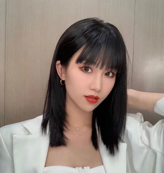 羊毛卷发型图片女，中长发烫发（不要再坚持你那万年不变的发型了）