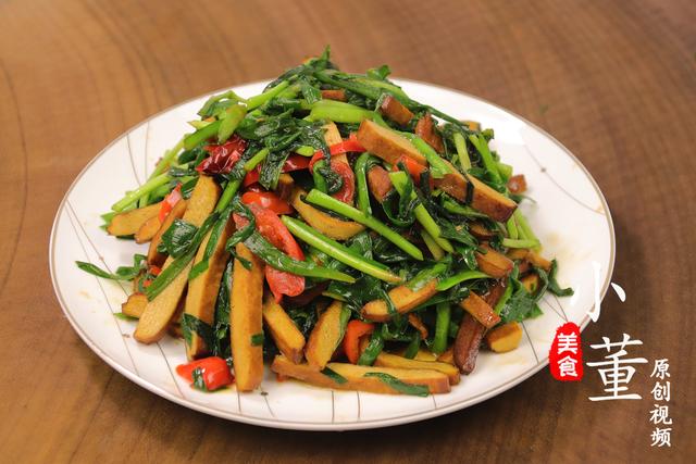 豆干炒韭菜怎么做好吃，豆干炒韭菜怎么做好吃又简单（5分钟就学会）