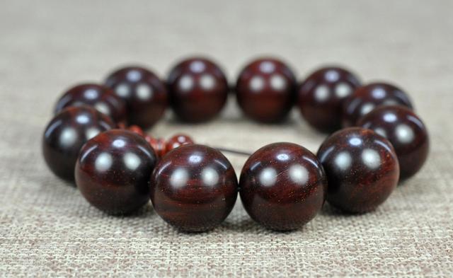 小叶紫檀沉水吗，小叶紫檀手串整串放水里下沉吗（你买的小叶紫檀手串如果不沉水说明着什么）