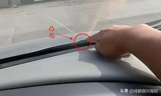 靠边停车30公分技巧，靠边停车30公分技巧视频（靠边停车怎样找准30cm）