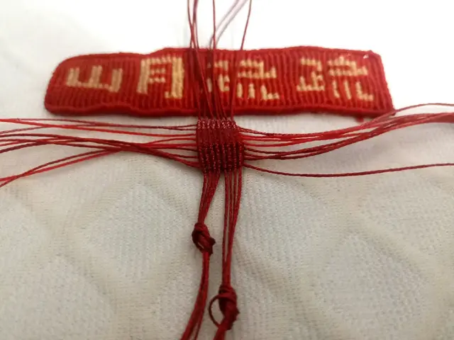 手工粽子怎么做简单又漂亮，手工五彩粽子制作方法（精致小巧的4角粽子）