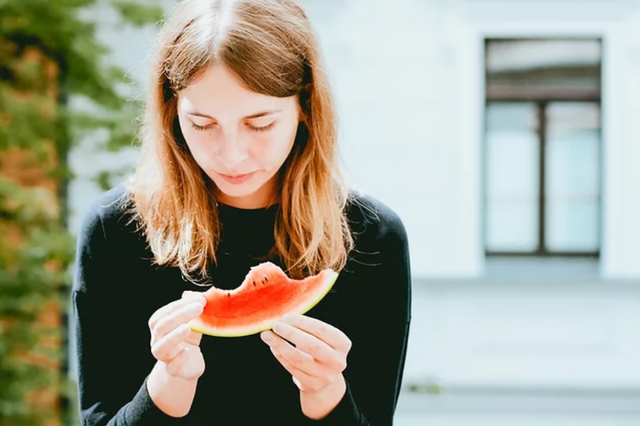 降血糖的十种最佳水果，降血糖的十种最佳食物（糖尿病也能吃的水果清单）