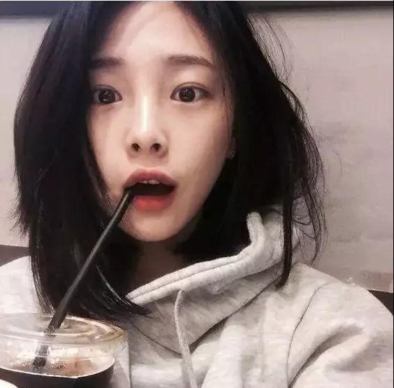爱自拍女孩必学的姿势，爱自拍女孩必学的姿势有哪些（学好女生最爱的12个自拍姿势）