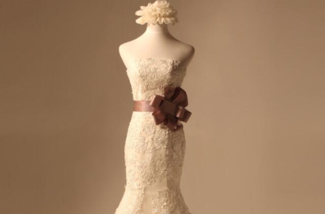 婚纱的款式与分类图片，婚纱常见款式（帮你挑选更适合自己的婚纱）