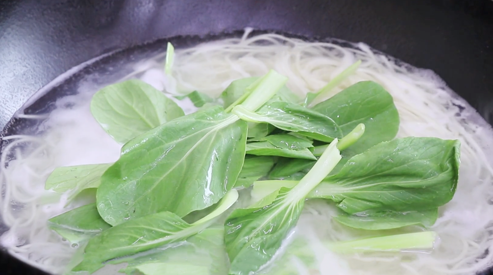 圖片[4]-【早餐荷包蛋面條】做法步驟圖 比面館好吃更營養-起舞食譜網