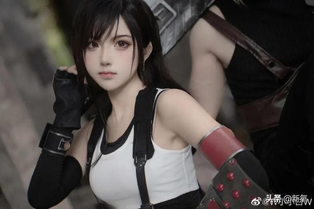 COS迪士尼公主出神入化的网红美少女,被爆抄袭黑料?