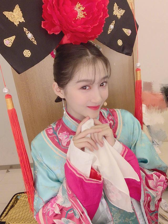 关晓彤小时候珍贵童年照，关晓彤晒幼儿时期萌照