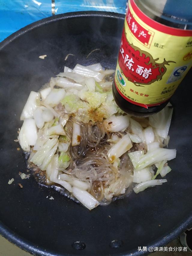 怎样做美味的白菜粉条炒肉末，白菜猪肉炒粉条怎么做（白菜粉条炒肉末就上桌了）