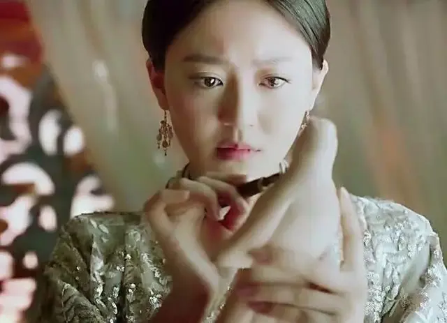 枕上书东华有几个情敌，枕上书东华内心独白13（《枕上书》比《十里桃花》差在哪里）