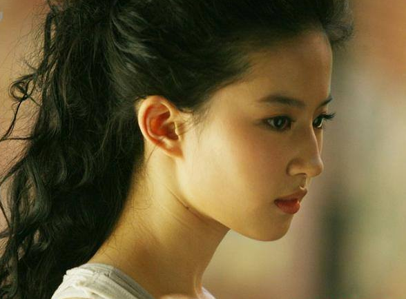 罗马鼻面相运势分析，希腊鼻男人面相（有这几种鼻型的女生）