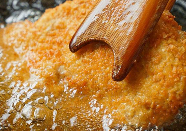 鸡排是鸡胸肉吗，鸡排是哪个部位_鸡排是鸡的哪个部位的肉（放什么酱料都好吃）