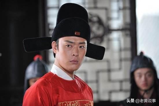 紫色系‖卑微的喜欢，却有飞蛾扑火的力量，紫色系给人的感觉（关公的头巾为什么是绿色的图片）