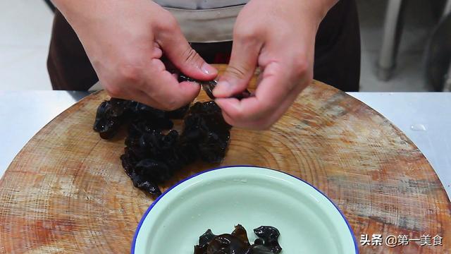 山药怎么炒才好吃，如何做野生山药炒肉才好吃（厨师长有技巧，山药清脆不发黑）