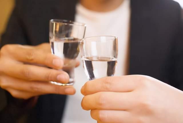 gb/t10781.1是粮食酒吗，gbt10781.1是粮食酒吗（瓶身有这“5个字”的）