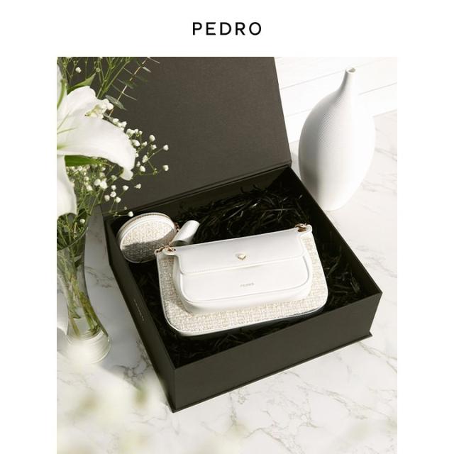 elle包包是什么档次，elle包包属于什么档次（初春必买的几款包包）