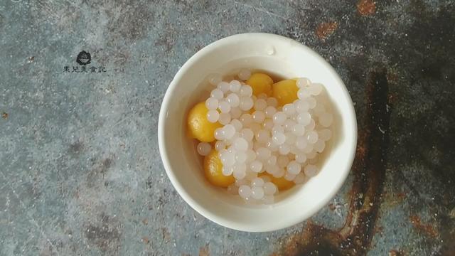 小汤圆甜品的做法，甜汤小汤圆的做法（新鲜红薯变软糯甜品小吃）