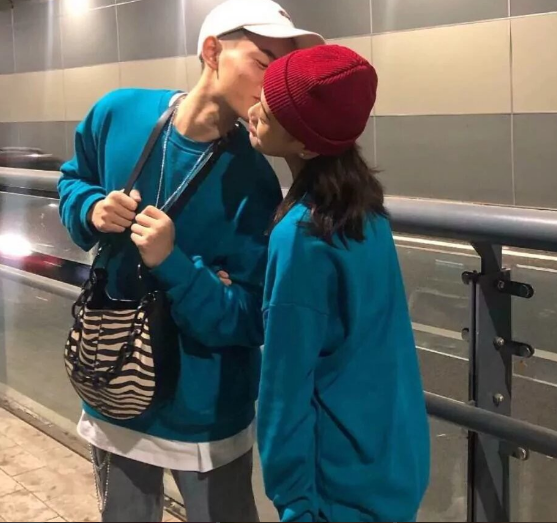 原宿风是什么意思，原宿风是什么意思啊（原宿风·情侣头像：笑过）