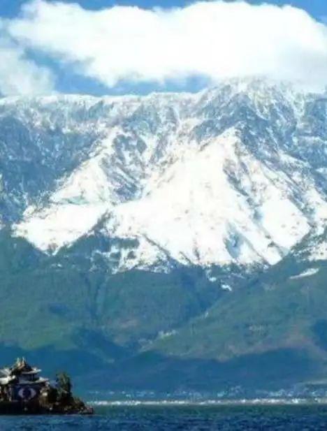 上关花下关风苍山雪洱海月是什么意思，上关风下关花苍山雪洱海月下一句（即“下关风、上关花、苍山雪、洱海月”）