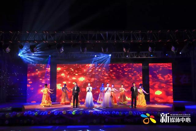 外婆的澎湖湾串词，外婆的澎湖湾串词主持人（2019元旦晚会）