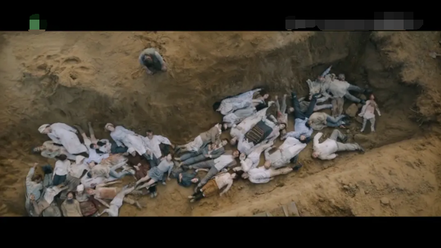 枪毙的一瞬间有感觉吗，枪决有感觉吗（这是德军屠杀犹太人的真实场景）