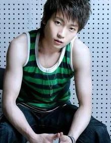 东来东往 - 没有眼泪的童话歌词是什么，东来东往别说我的眼泪你无所谓视频（消失的网络歌手——东来东往）