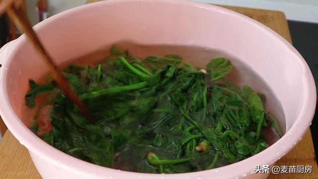 菠菜鸡蛋可以一起吃吗，菠菜跟鸡蛋可以一起给宝宝吃吗（吃过1次就忘不了）