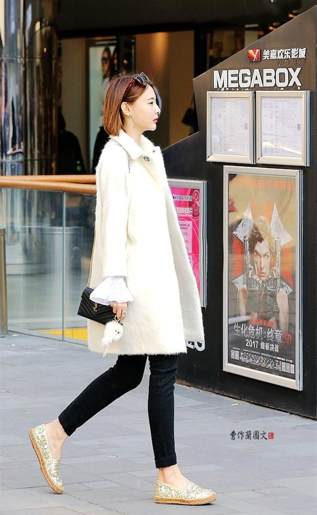 渔夫鞋怎么搭配衣服图片，米色鞋子怎么搭配（街拍：用渔夫鞋搭配秋装的美女）