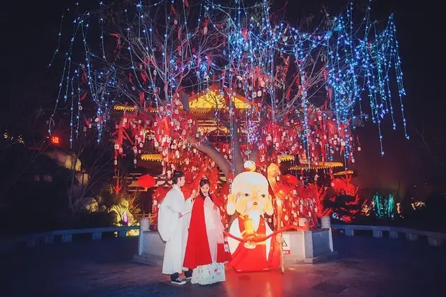 2020年大雁塔喷泉几点开始，大雁塔喷泉2020年12月（升级改版后的大雁塔喷泉表演时间公布）