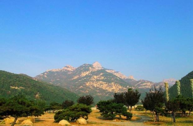 泰山的诗句，描写泰山的千古名句（杜甫为赞美泰山写下一首诗）