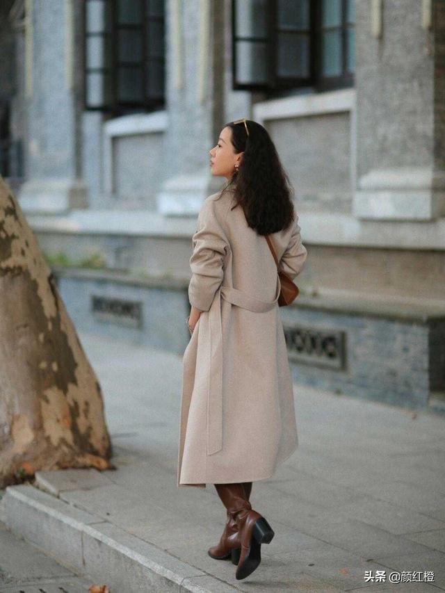 青灰色是什么颜色，正常的平菇是什么颜色（35+女性穿衣千万别盲从）