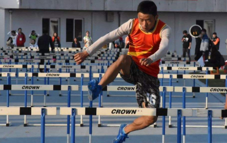 跨栏的栏杆有多高，初中跨栏的栏杆有多高（学习跨栏步完整技术）