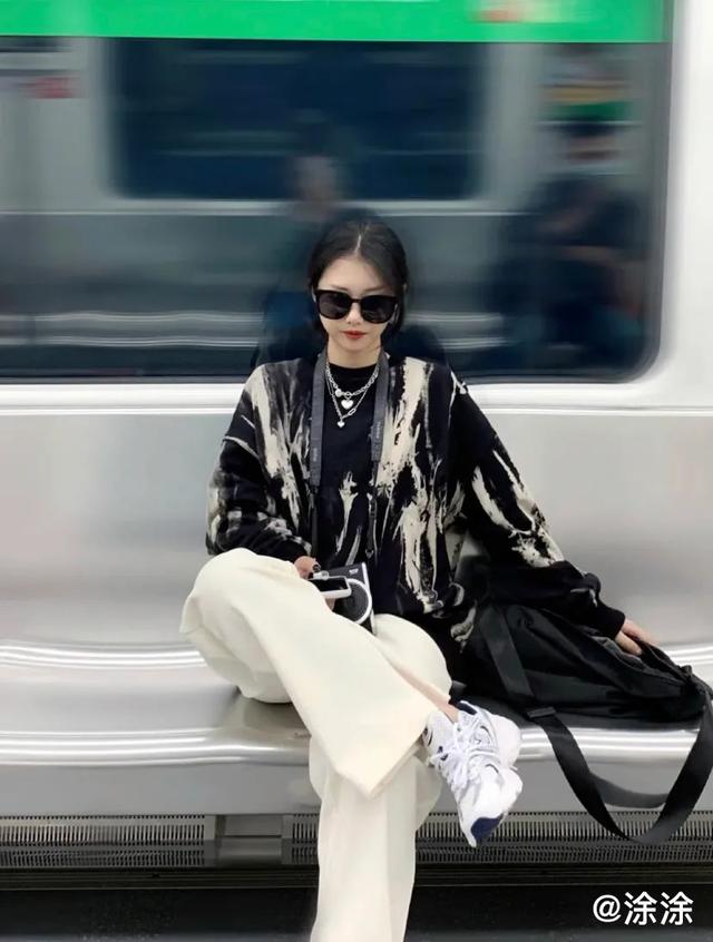 男士马丁靴配什么裤子，男士马丁靴配什么裤子衣服好看（冬天就该这么穿，显高又气质）